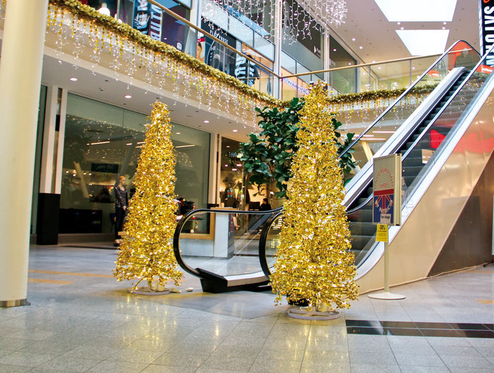 Why Durable Extension Cords Matter for Commercial Holiday Displays