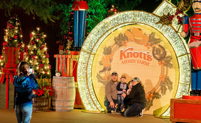 How Pole Mount Christmas Displays Transform Streets