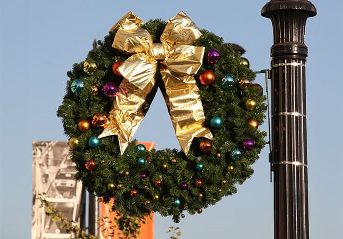 Why Choose an Eco-Friendly Wreath? Reducing Holiday Waste in Style