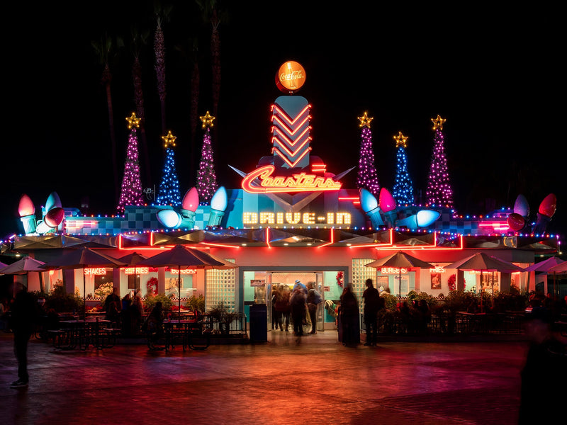 Classic vs. Contemporary: Choosing the Right Holiday Theme for Your Venue