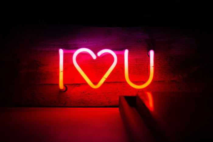 I <3 U neon light sign.