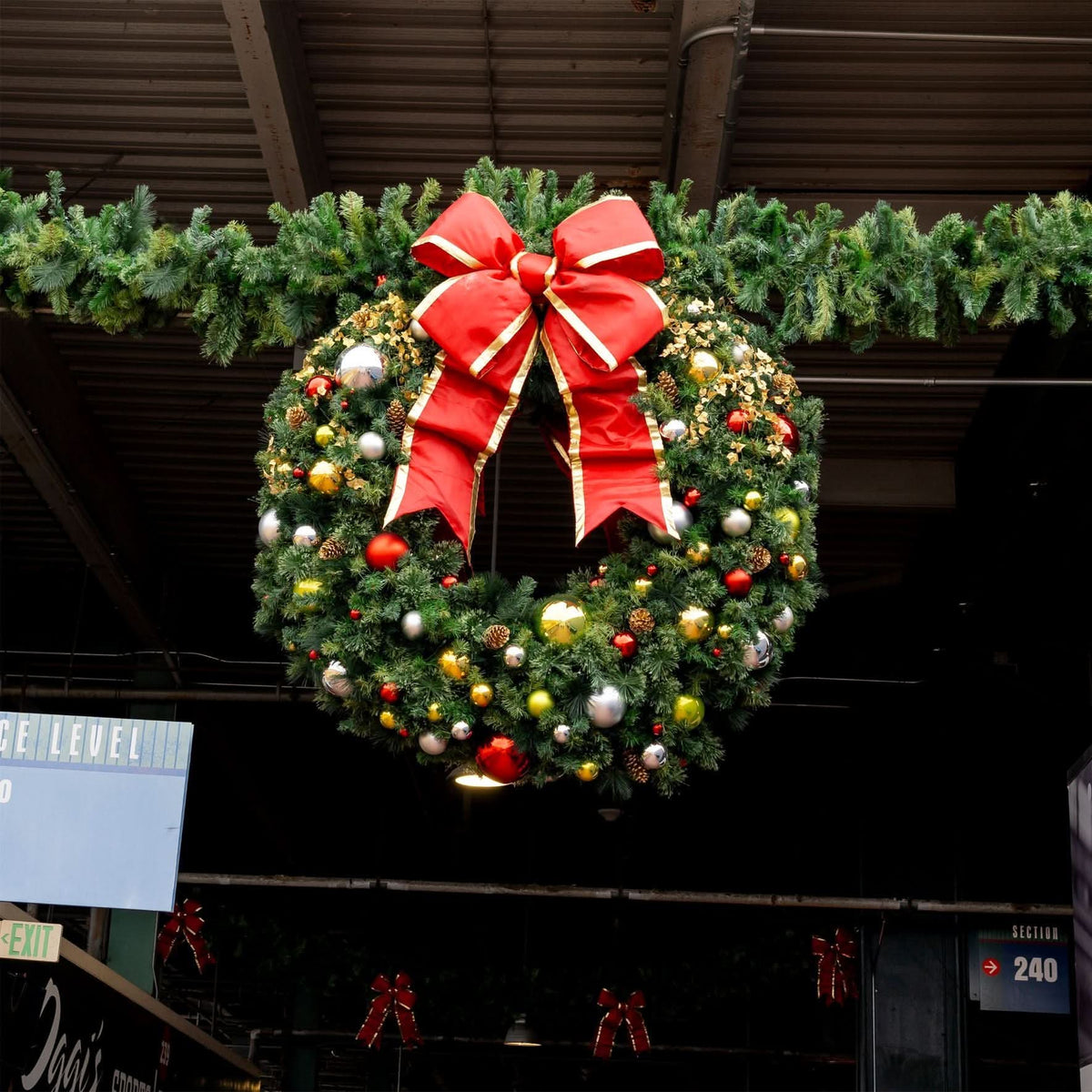 Dekra-Lite Classic Wreath Collection
