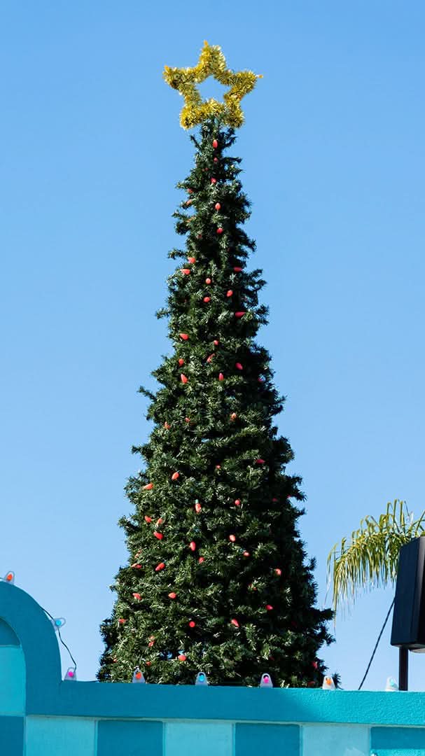 Center Pole Garland Tree Collection