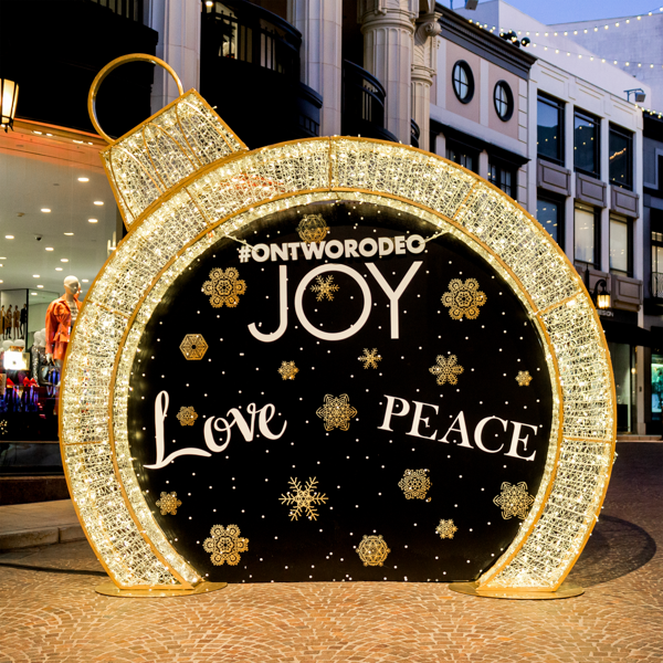 Walk-Through Ornament Selfie Station
