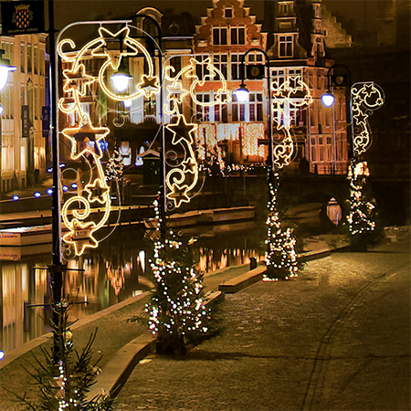 Dekra-Lite Warm White Valaparaiso LED Pole Mounts on Lampposts