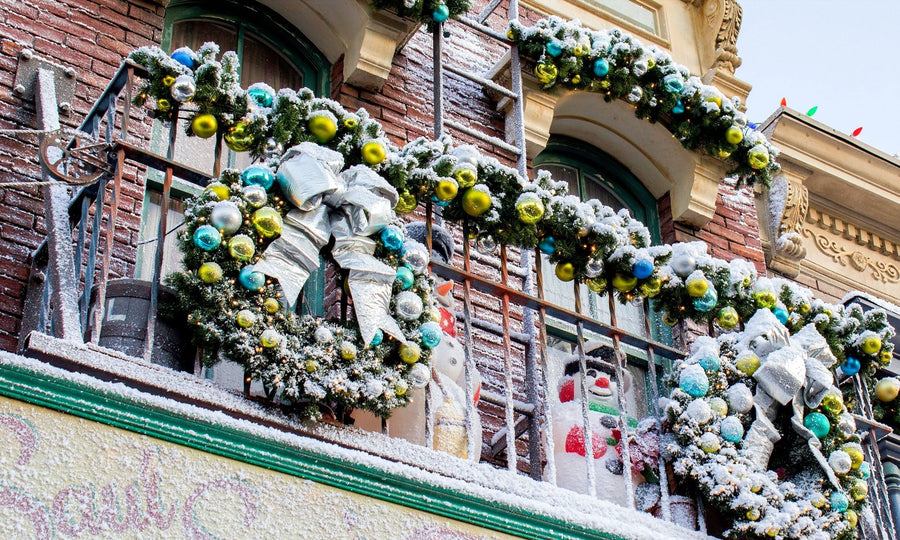 Dekra-Lite Coastal Christmas Pre-Decorated Garland on Building