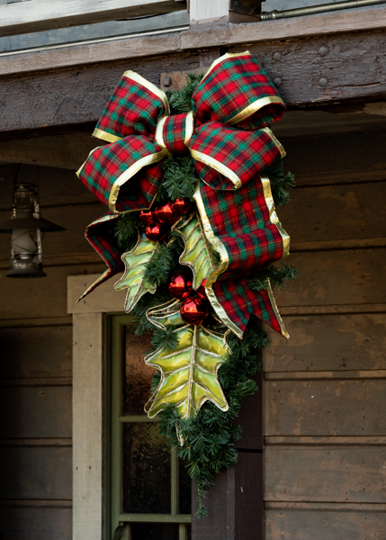 Metal Holly Leaves