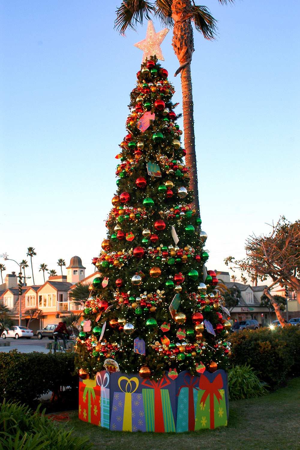 Dekra-Lite Sequoia Christmas Tree Decorated in Classic Theme