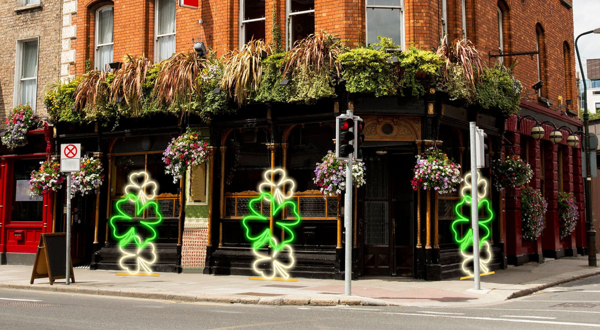 Dekra-Lite Illuminated Shamrock Stack Outdoor Display