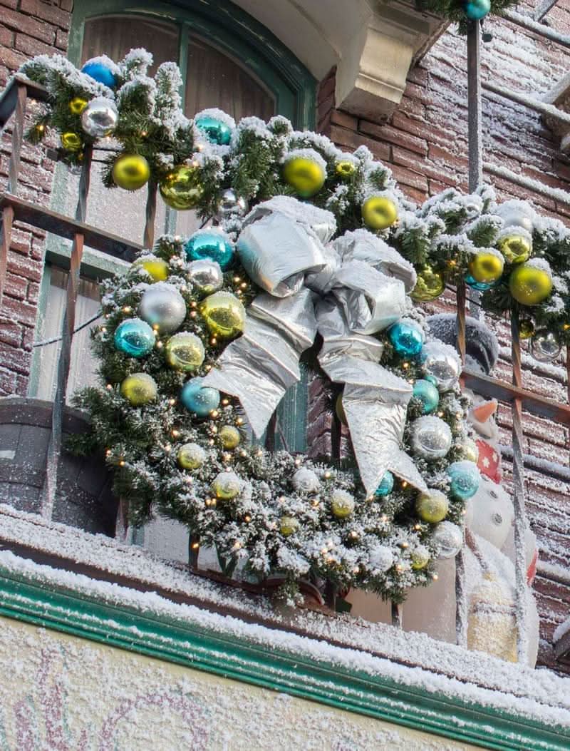Coastal Christmas Pre-Decorated Wreaths