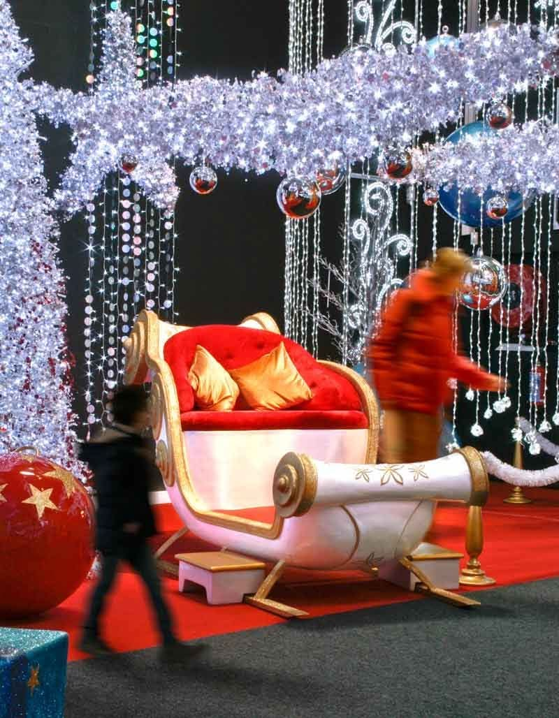 Dekra-Lite Kiana Throne Sleigh Display