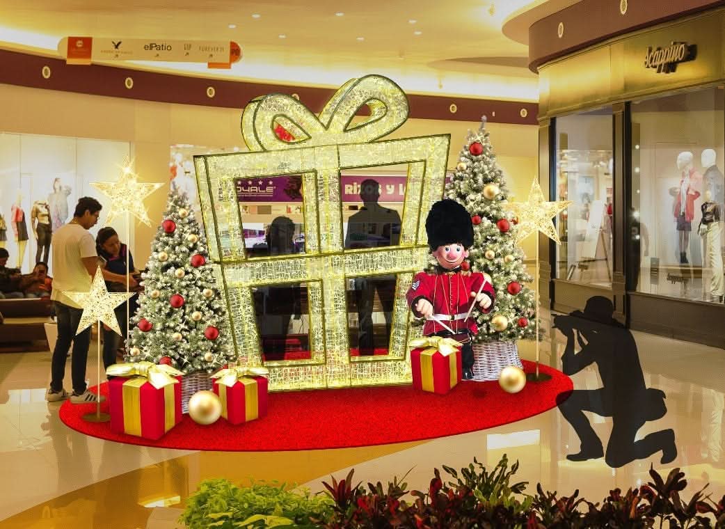 Dekra-Lite 7.2' Oakdale 3D Gift Display